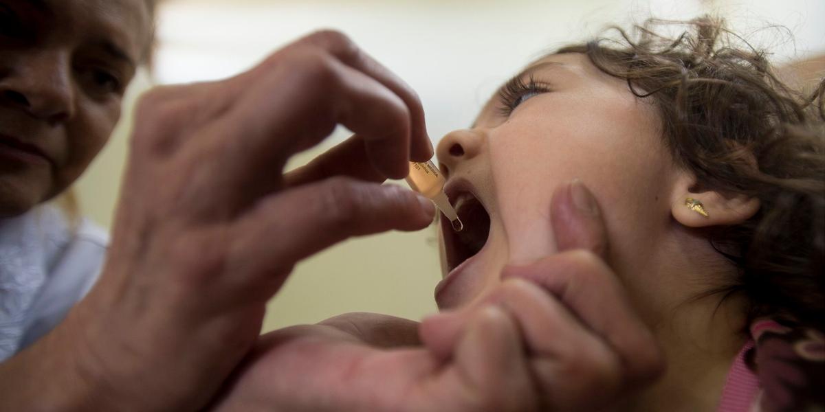 Aplicações serão feitas de acordo com a avaliação do cartão de vacinação (MARCELO CAMARGO/AGÊNCIA BRASIL)