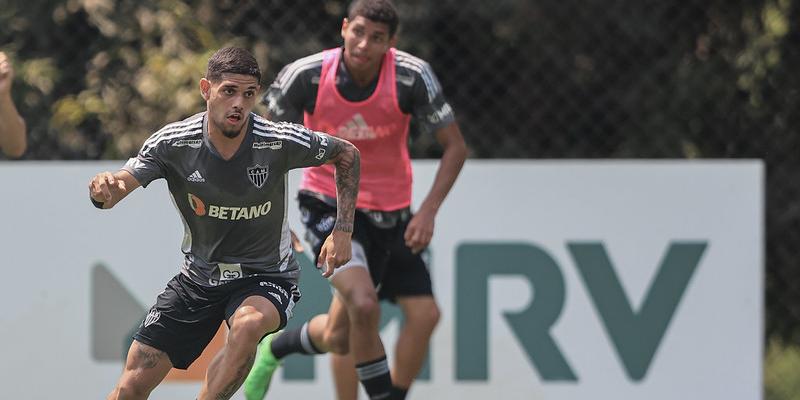 Rubens é um dos candidatos a ocupar a vaga de Guilherme Arana na lateral esquerda. (Pedro Souza/Atlético)