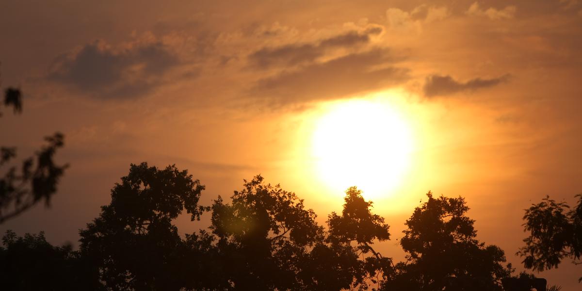 DIA QUENTE - POR DO SOL (FOTO: MAURICIO VIEIRA / JORNAL HOJE EM DIA)