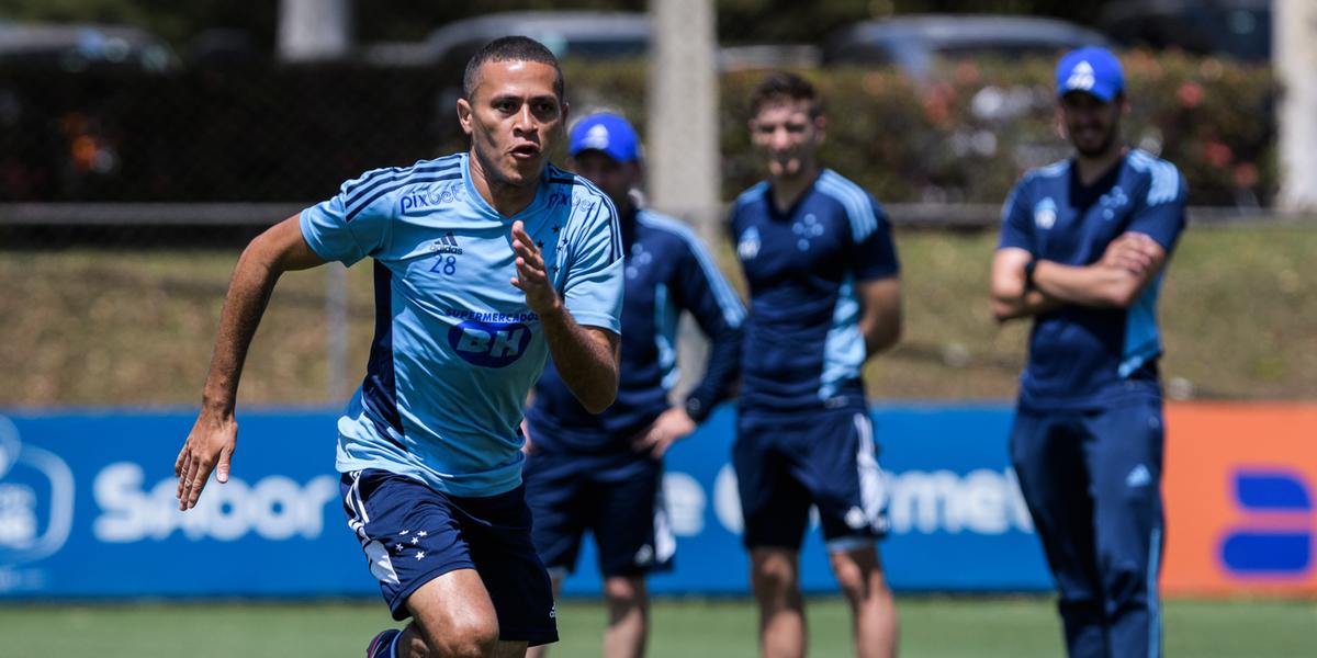 João Paulo não atua desde 23 de abril (Gustavo Aleixo/Cruzeiro)