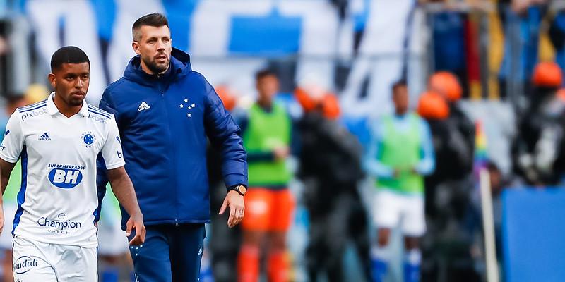 Paulo Pezzolano foi julgado por cartões amarelos em duelo entre Cruzeiro e Grêmio, em agosto. (Foto: Marcelo Oliveira/Staff Image)