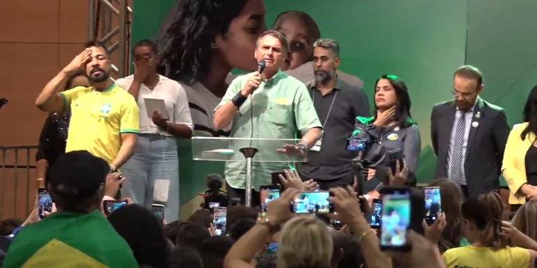 Bolsonaro se reuniu com mulheres nesta sexta sem a presença da primeira-dama (Reprodução Youtube/O Tempo)