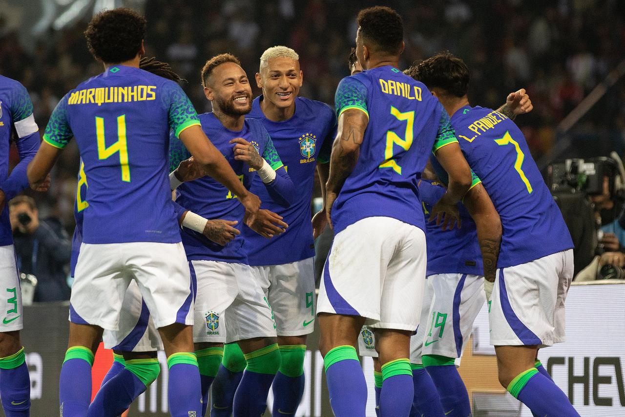 Brasil goleia a Tunísia em último amistoso antes da Copa e chega
