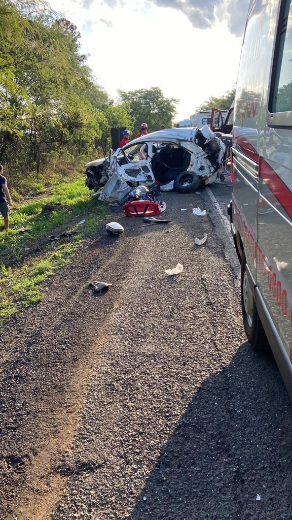 Acidente Entre Dois Carros E Um Caminhão Termina Com Uma Morte E Sete ...