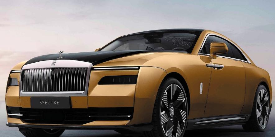 Rolls-Royce Spectre é o primeiro modelo totalmente elétrico da marca inglesa e custa quase meio milhão de dólares (Divulgação)