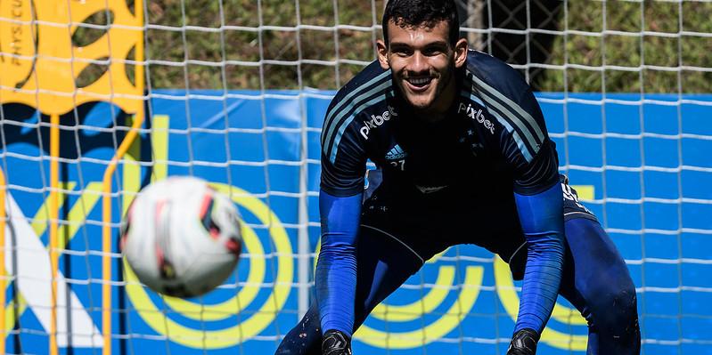 Gabriel Mesquita foi anunciado pelo Cruzeiro em abril deste ano. (Foto: Gustavo Aleixo/Cruzeiro)