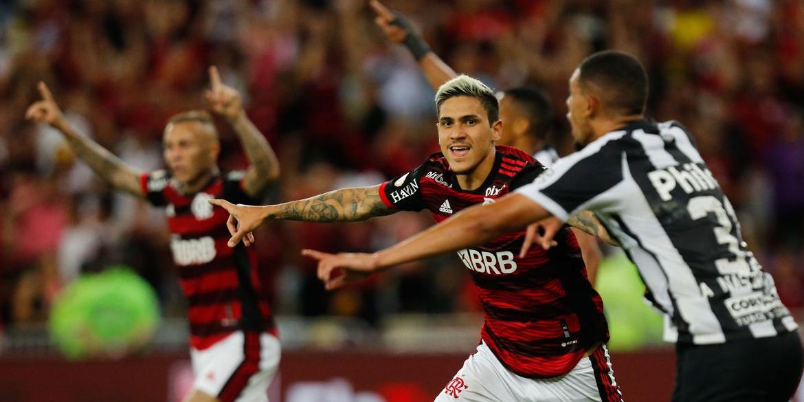 Com triunfo no Maracanã, Rubro-Negro dorme na vice-liderança (Gilvan de Souza / Flamengo / Direitos Reservados)