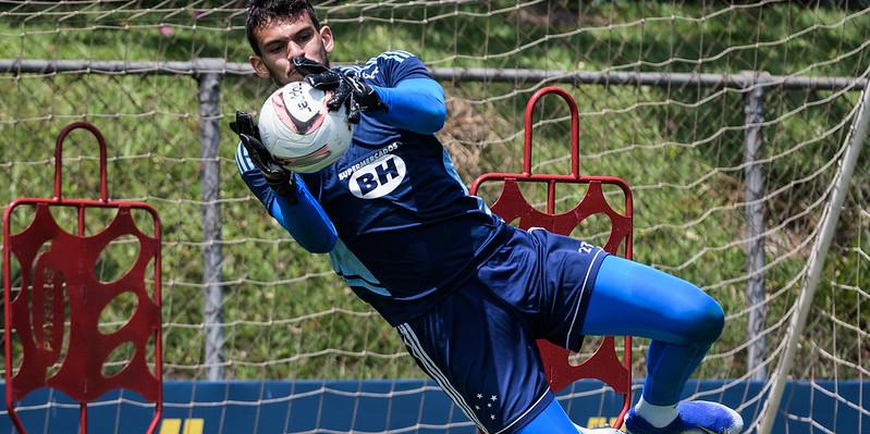 Substituindo Rafael Cabral, o goleiro Gabriel Mesquita fará sua estreia pelo Cruzeiro nesta quinta-feira (27). (Gustavo Aleixo/Cruzeiro)