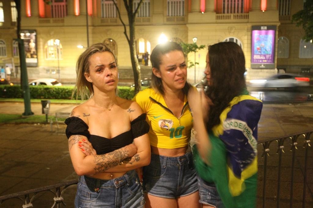 Simpatizantes de Bolsonaro choraram durante apuração (Maurício Vieira/Hoje em Dia)