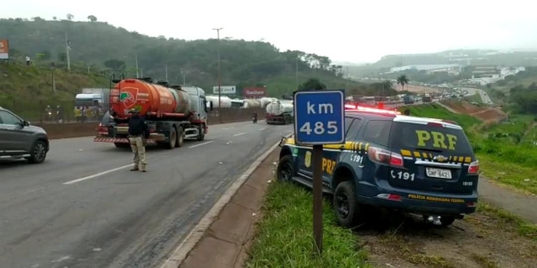 Agora são 33 estradas com algum tipo de intervenção dos caminhoneiros bolsonaristas (Polícia Rodoviária Federal / Divulgação)