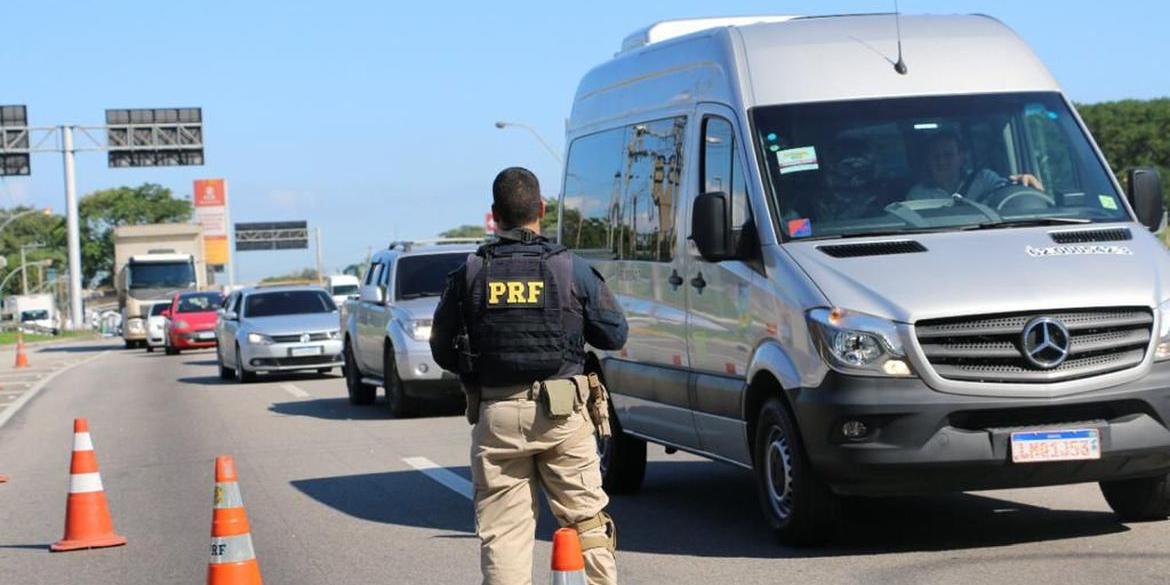 Em São Paulo, Polícia Militar liberou faixas da Rodovia Castello Branco (PRF/Divulgação)