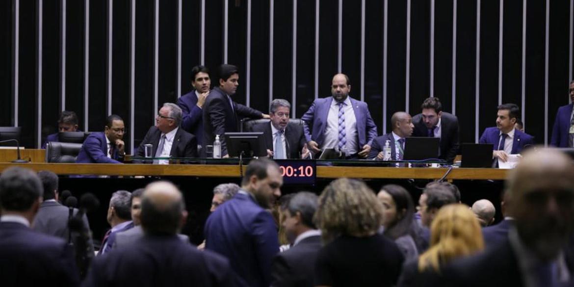 Foco é no aumento de R$ 200 no programa Auxílio Brasil no ano que vem (J. Batista / Câmara dos Deputados)