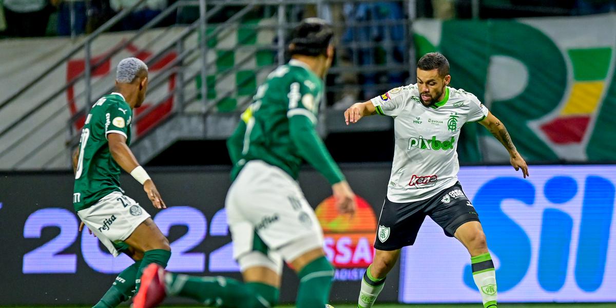 Coelho saiu na frente, mas não segurou o resultado (Mourão Panda/América)