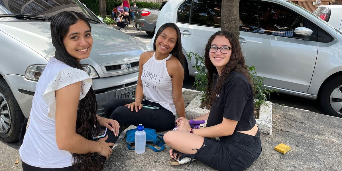 As estudantes Linda Helen, Thamires Aparecida da Silva e Manuela Cruz Lemos. (Raíssa Oliveira / Hoje em Dia)