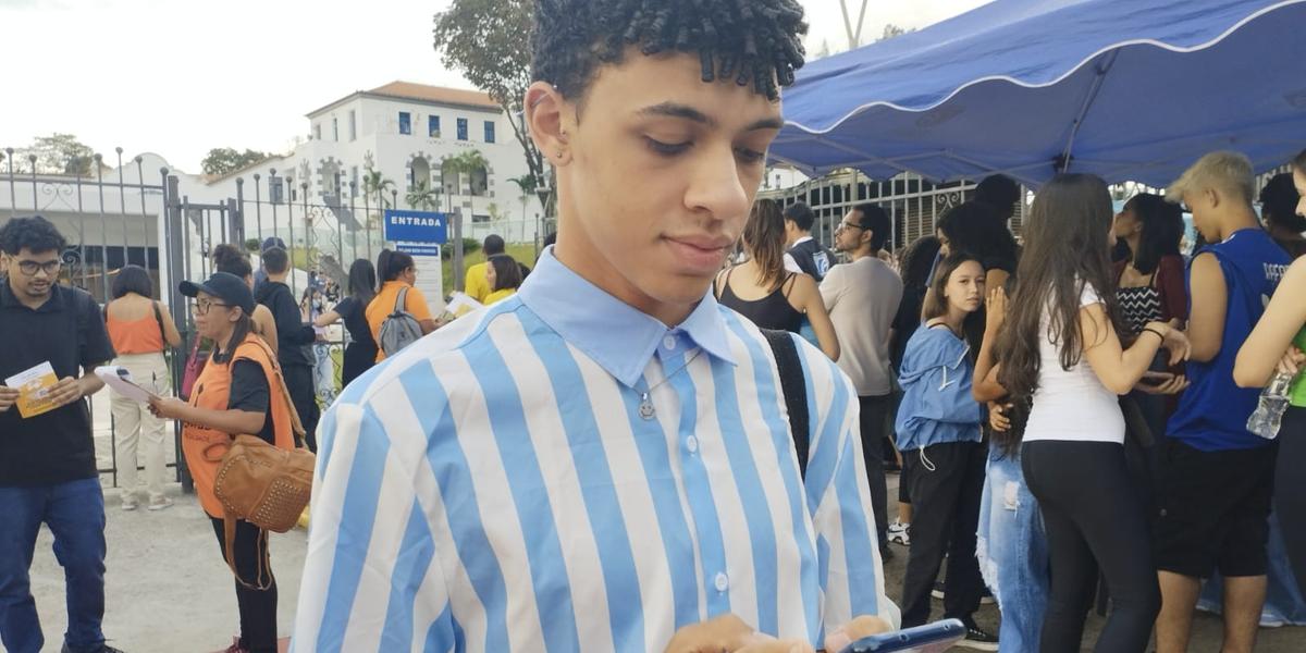 Adrian Simões, 19 anos, diz que tentou usar apenas o que aprendeu na sala de aula no Ensino Médio, na escola; saiu das provas do Enem desanimado (Jader Xavier / Hoje em Dia)