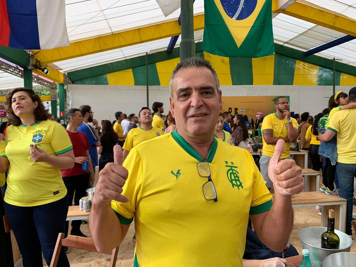 Torcendo pela Seleção Brasileira, Wellington Camargo se diz orgulhoso ao usar a camisa do América (Alecsander Heinrick / Hoje em Dia)