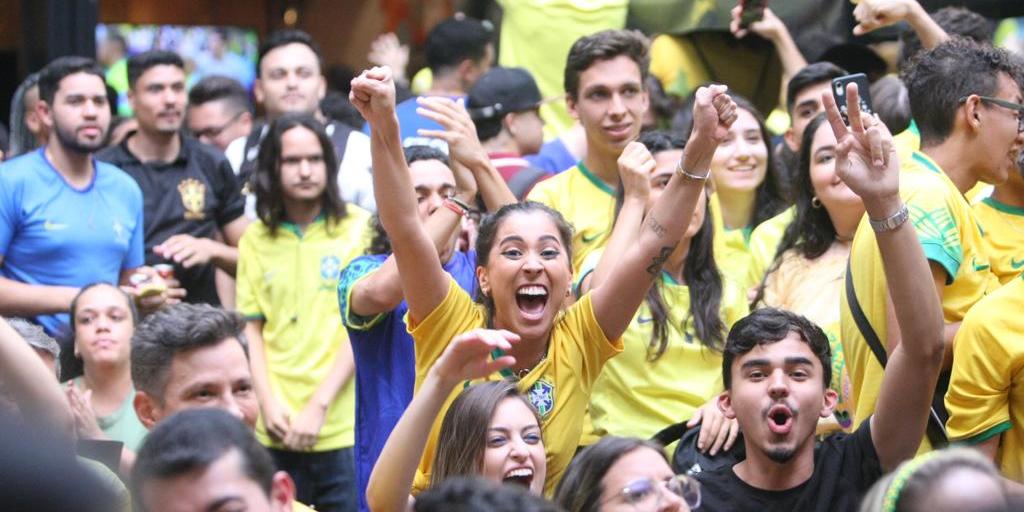 Torcedores encheram a Savassi de alegria e comemoração (Maurício Vieira/Hoje em Dia)