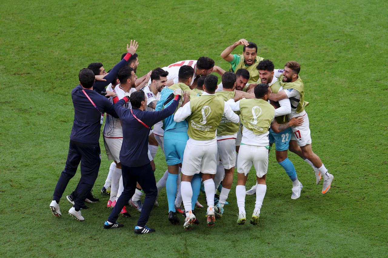 Após duas bolas na trave, Irã vence País de Gales com dois gols nos  acréscimos