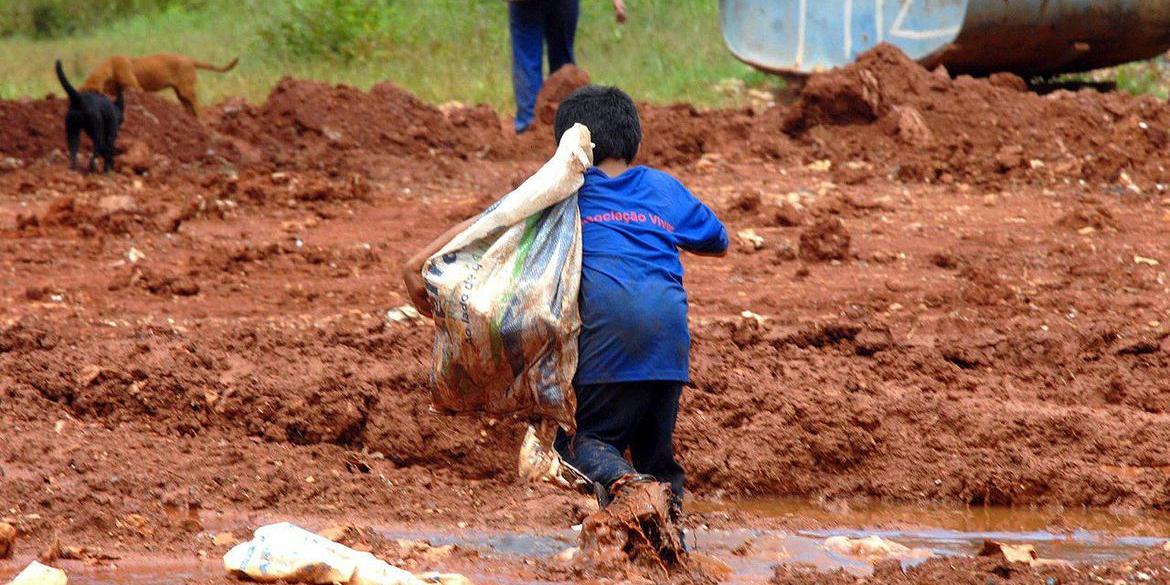 Contingente abaixo da linha de pobreza cresce 22,7% (Marcello Casal Jr. - Agência Brasil)