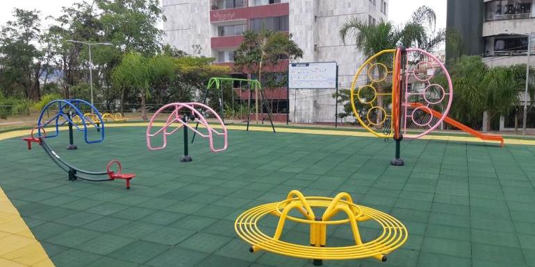 Parques são reabertos com equipamentos acessíveis e o primeiro espaço para cães (Livia Ansaloni / PBH / Divulgação)