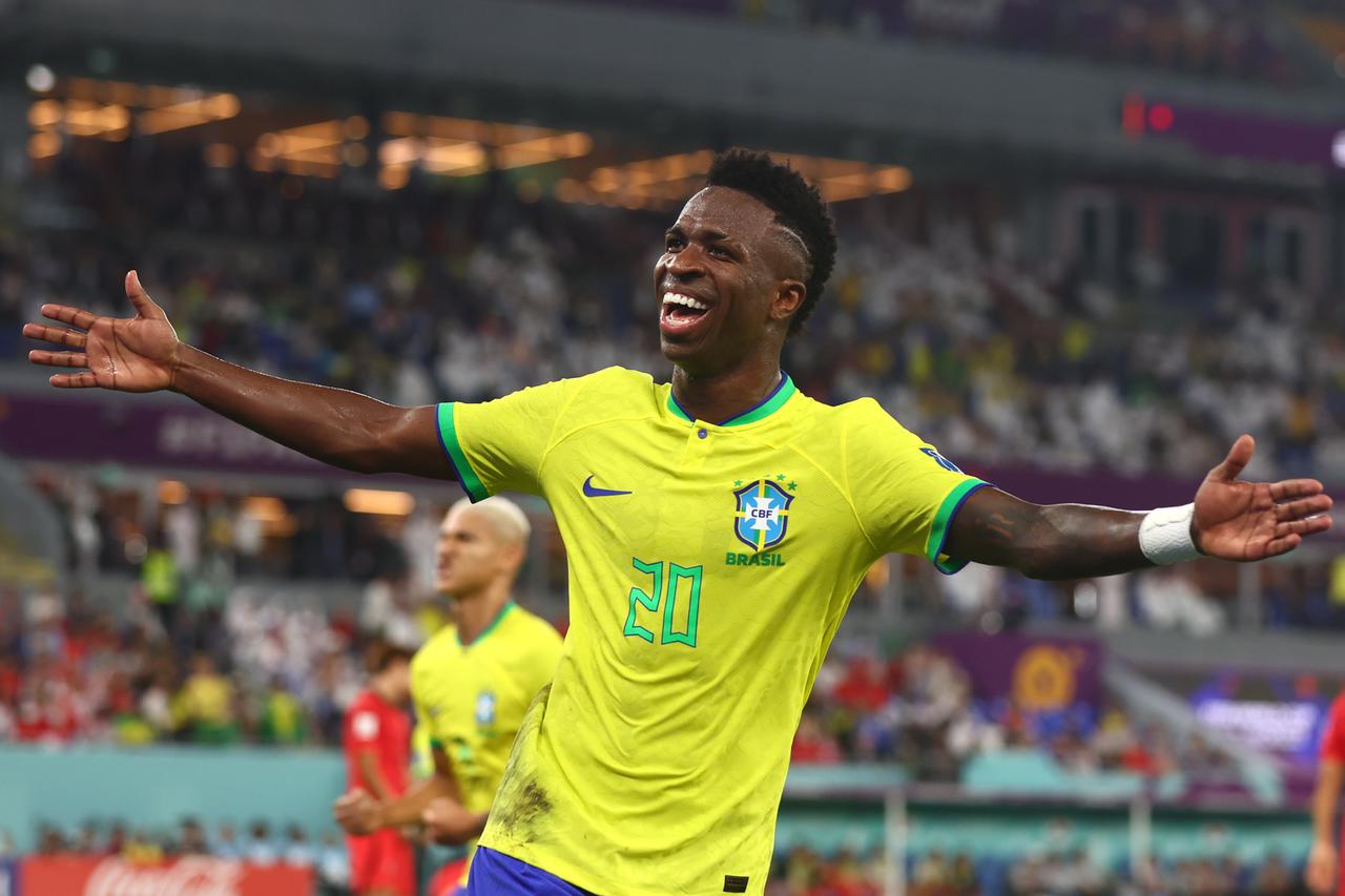 Vinicius Jr celebra vitória e rebate críticas sobre as