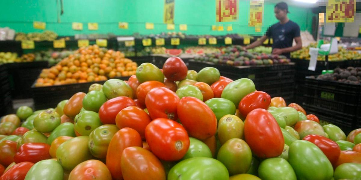 Tomate é um dos alimentos que pode aumentar de preço devido à falta de chuva e as queimadas que afetam Minas  (Maurício Vieira)