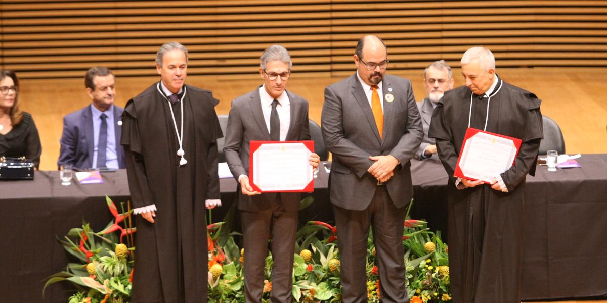 Governador reeleito, Romeu Zema, e vice, professor Mateus Simões, foram diplomados pelo TRE-MG em dezembro (Maurício Vieira)