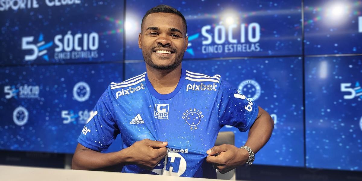 Nikão com a camisa do Cruzeiro - Foto | Reprodução: Internet