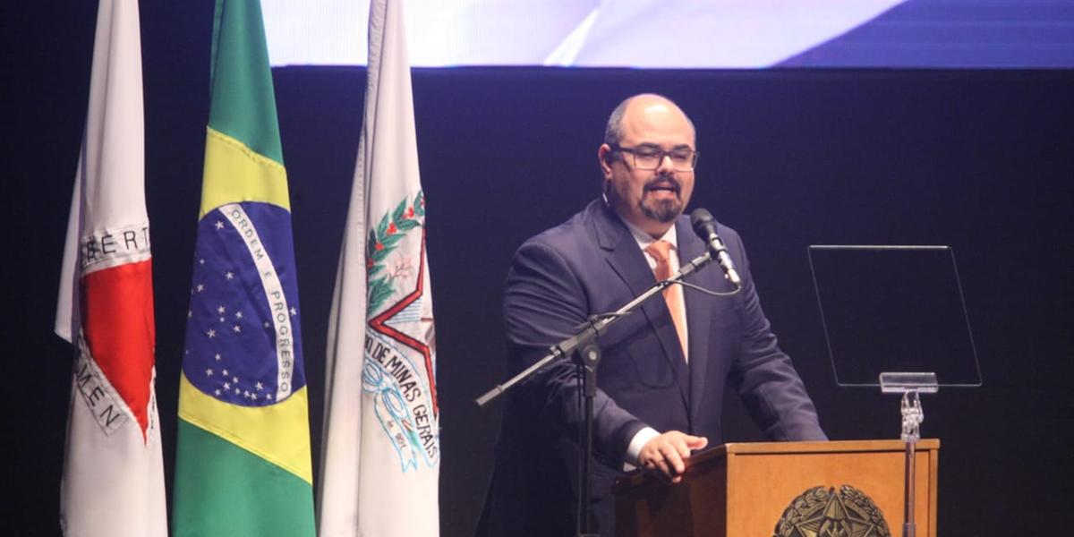 Professor Matheus, vice-governador eleito, faz discurso (Maurício Vieira / Jornal Hoje em Dia)