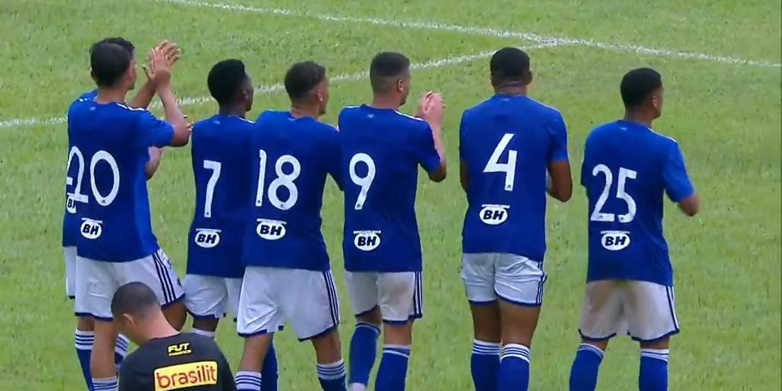 Jogadores cantaram parabéns pelos 102 anos que o Cruzeiro completa nesta segunda (Reprodução/SporTV)