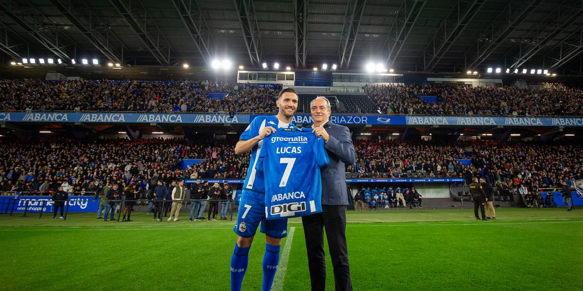 Lucas Pérez já foi apresentado no Deportivo, seu clube do coração (Divulgação/Deportivo)