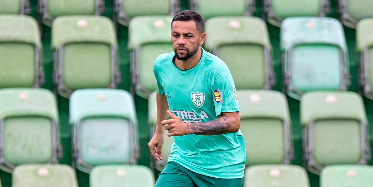 Aos 36 anos, Felipe Azevedo vai para o quinto ano no América (Mourão Panda, América)