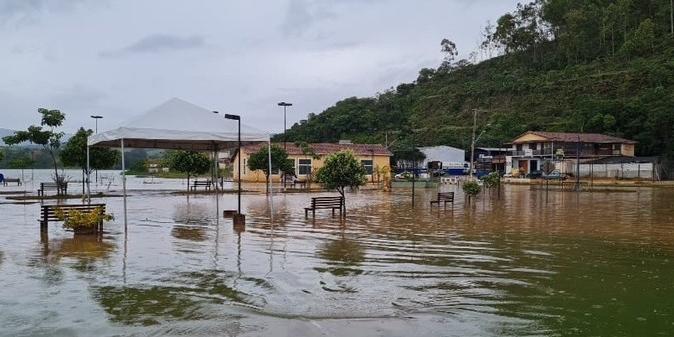 Falta de limpeza de lagoa pela empresa Furnas Centrais Elétricas teria provocado inundação em Capitólio, no Sul do estado (Semad / Divulgação)