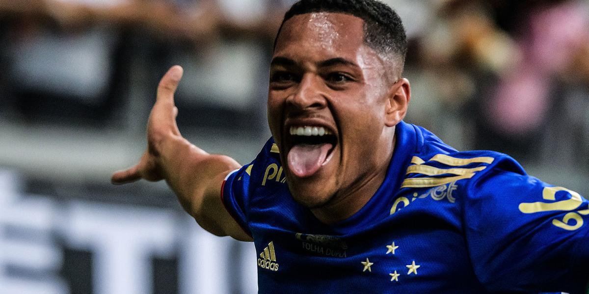 Vitor Roque celebra gol no clássico contra o Atlético, na primeira fase do Mineiro 2022 (Gustavo Aleixo/Cruzeiro)