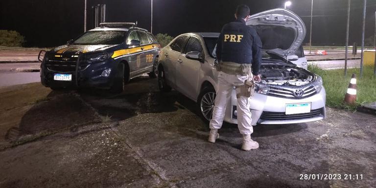 Carro furtado no Nordeste há cinco anos é recuperado no Sul de Minas por policiais rodoviários federais (PRF / Divulgação)