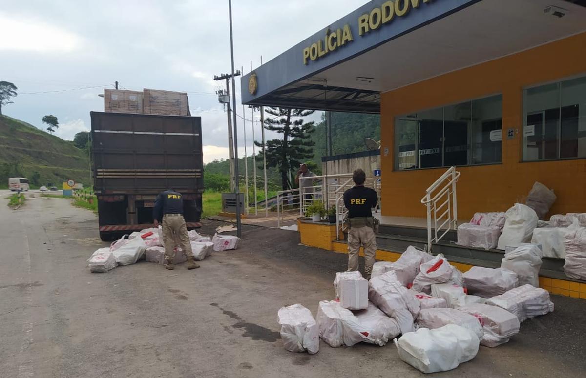 Polícia Rodoviária Federal apreende 1,8 tonelada de maconha na BR 381 (PRF / Divulgação)