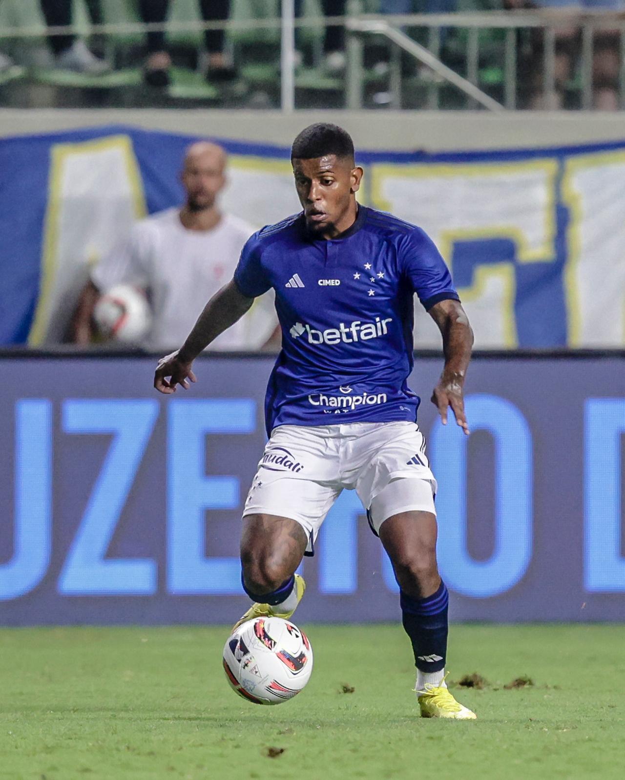 No Cruzeiro, Wesley Gasolina passa por cirurgia no joelho direito