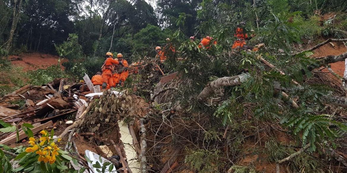 Chuva causou alagamentos, deslizamentos e a morte de 233 pessoas (Secretaria de Estado de Defesa Civil do RJ)