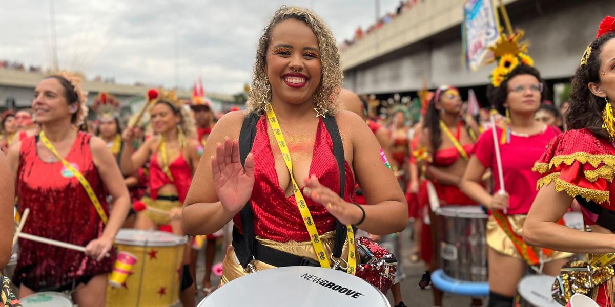 Bloco rosa e dourado também fez Houve homenagens a Maurício Tizumba e Dona Eliza (Ana Paula Lima)