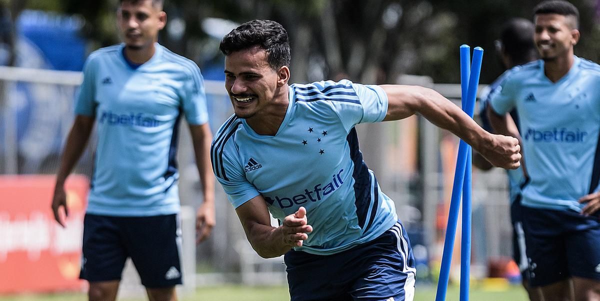 Jovem lateral é titular do time de Pezzolano (Gustavo Aleixo/Cruzeiro)