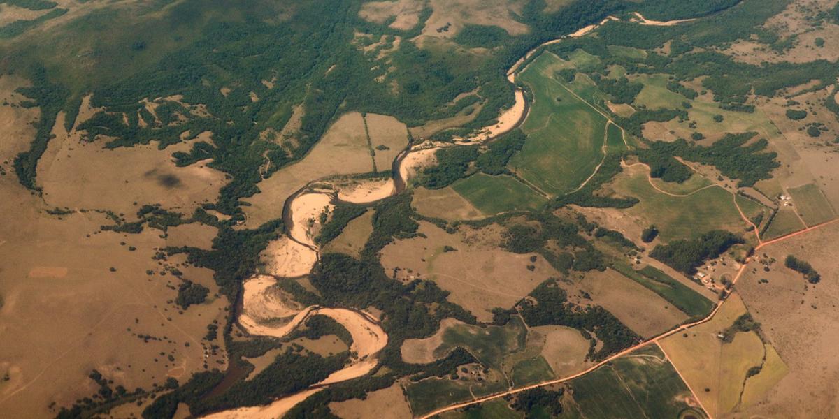 Redução da superfície da água no país foi de 7,5% no período, o que representa dez cidades de São Paulo (Fábio Pozzebom/Agência Brasil)