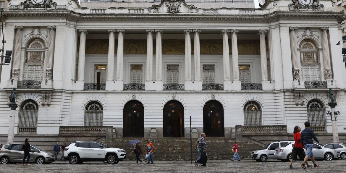 O edifício e suas escadarias foram palco de marcos importantes para a história do Rio de Janeiro e do Brasil (Fernando Frazão/Agência Brasil)