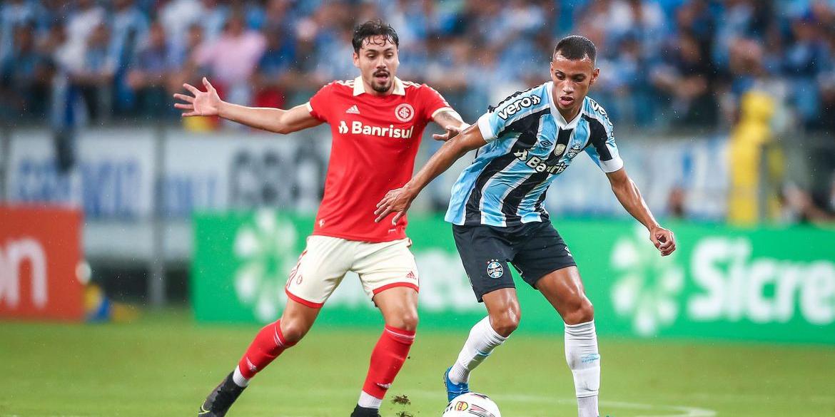 Invictos, os rivais não encontraram dificuldade no Estadual e se garantiram nas semifinais com antecedência (Lucas Uebel/Grêmio)