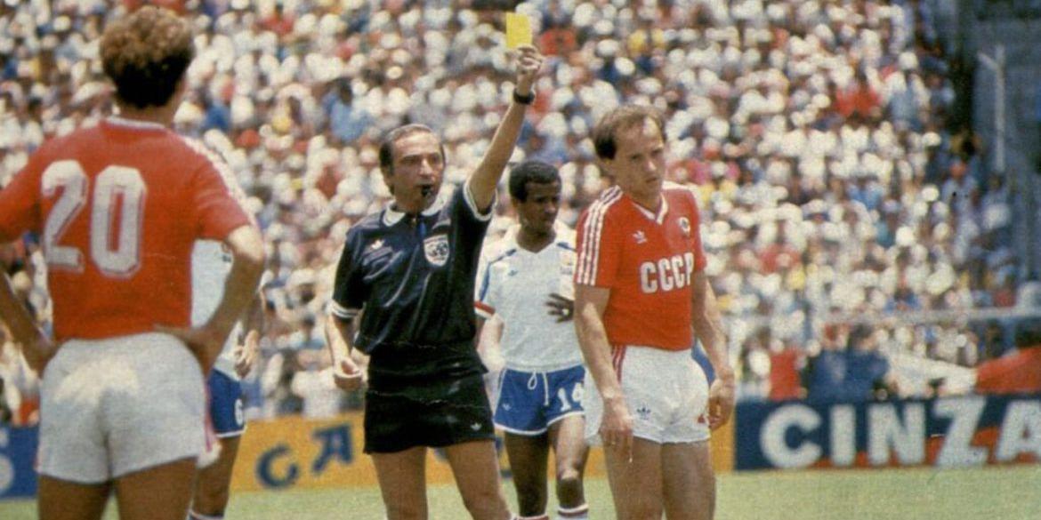 Arppi Filho apitou jogos da Copa do Mundo do México, em 1986 (Reprodução/conmebol.com)