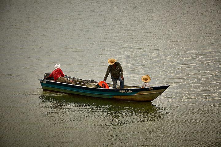 Porto de navegação na Ilha Solteira (Ken Chu)