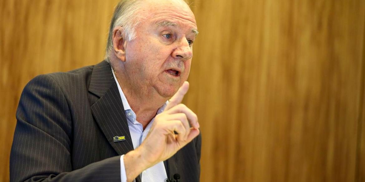 Até o dia 29, dez mil inscritos estarão em Brasília com reivindicações. Na foto, Paulo Ziulkoski, presidente da CNM (Marcelo Camargo/Agência Brasil)