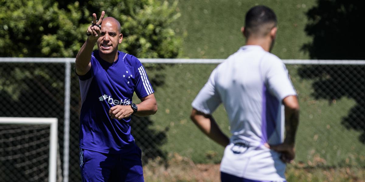 Treinador português estreia e já pode quebrar tabu cruzeirense (Gustavo Aleixo/Cruzeiro)