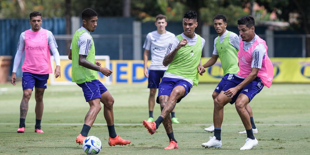 Cruzeiro trabalha no domingo sob forte calor em Belo Horizonte (Gustavo Aleixo / Cruzeiro)