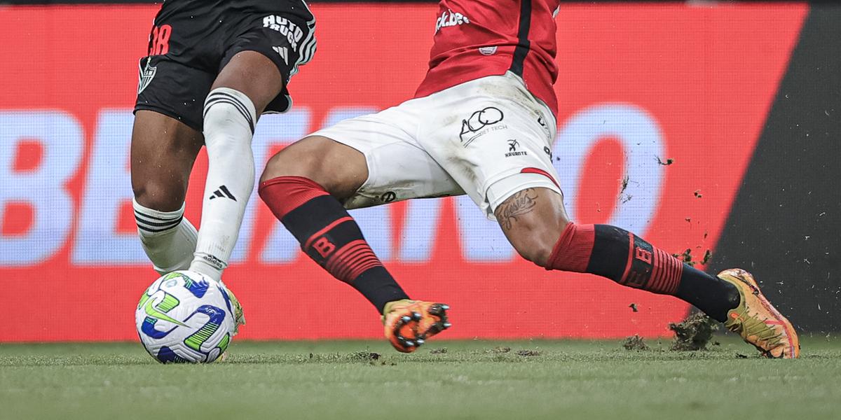 Gramado demonstra muitas falhas (Pedro Souza/Atlético)