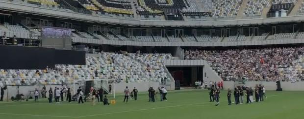 Ex-jogadores chutaram a gol no evento teste da Arena MRV (Fernando Michel/Hoje em Dia)